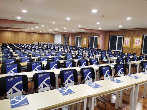 公考培訓(xùn)專家導(dǎo)氮教育 就業(yè)的服務(wù)站，工作的加油站